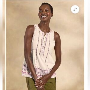 😍 NWTs from Sundance the Tolouse Embroidered Tank. Size M (8-10). Charming!